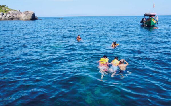 Cham Island snorkeling